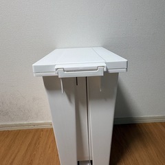 無料引き渡し　ニトリ　ゴミ箱45Lの画像