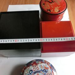 ④◎おせち入れ３段重箱合計４点（プラ３点、陶器２段１点画像４）綺麗、画像の物。★お手数をおかけしますプロフィール必読ですの画像