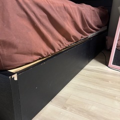 ダブルベッドフレームの画像