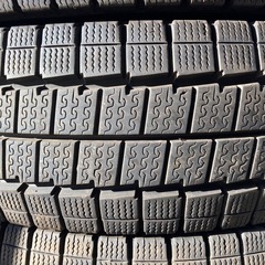 DUNLOP 195/80R15 24年製　スタッドレスタイヤ　バリ山の画像