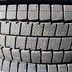 DUNLOP 195/80R15 24年製　スタッドレスタイヤ　バリ山の画像