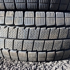 DUNLOP 195/80R15 24年製　スタッドレスタイヤ　バリ山の画像