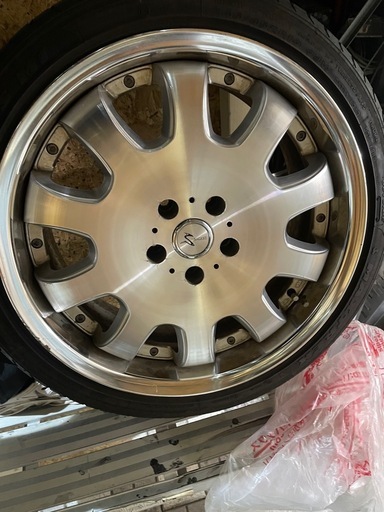 19インチ タイヤホイル付き