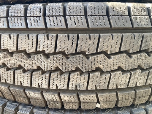 【お取引決まりました】DUNLOP 195/80R15 2024年製　冬タイヤ　ハイエース　バン