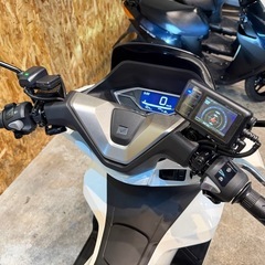 【ETC/探知機付きでお買い得!!🔥🙆🏽】在庫有◎現行型 ほぼ新車のPCX160が入庫しました!!た!!の画像