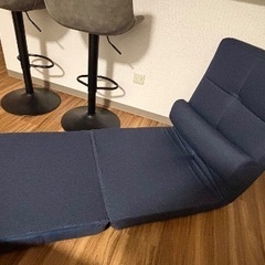 座椅子　紺色の画像