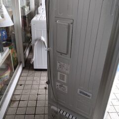 2023年製　極上美品　車に積めるサイズ　霜取りファン搭載　キャスター搭載　省エネ　高性能　冷蔵庫の画像
