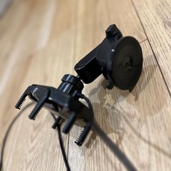 カシムラ スマホを自動ホールド ! 4本アームで縦/横にらくらく置き替えもできるワイヤレス充電 & 電動ホルダーの画像