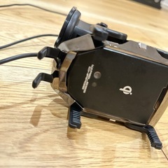 カシムラ スマホを自動ホールド ! 4本アームで縦/横にらくらく置き替えもできるワイヤレス充電 & 電動ホルダーの画像