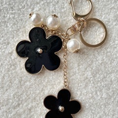 未使用　しまむら　ピアス&キーホルダー　セットの画像