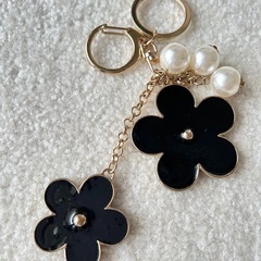 未使用　しまむら　ピアス&キーホルダー　セットの画像