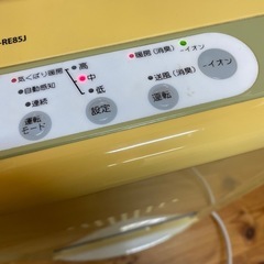 家電3点まとめて（足元電気ヒーター、ドライヤー、スチームアイロン）の画像