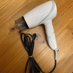 家電3点まとめて（足元電気ヒーター、ドライヤー、スチームアイロン）の画像
