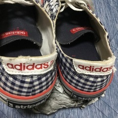 adidas スニーカー  25cmの画像