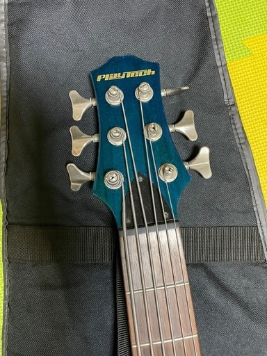 ほぼ新品　ベースギター　ケース付き
