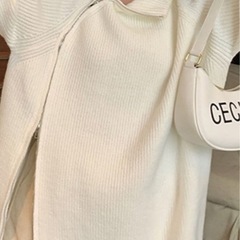 長袖ニットの画像