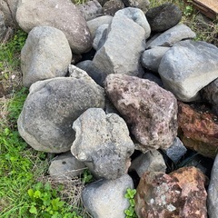 差し上げます。庭石大小様々の画像