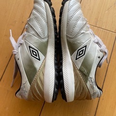 UMBRO　アクセレイター　ジュニア用　18cm トレーニングシューズ　幅広ワイドモデルの画像