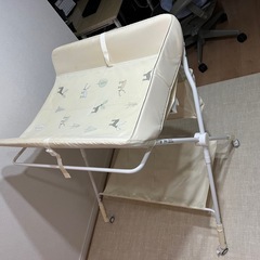 オムツ交換台の画像