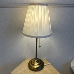 IKEA テーブルランプの画像