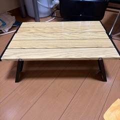  さいたま市内であればあれば無料で届けます！アウトドアテーブル　明るめの茶色オシャレです！　組み立て簡単！！の画像