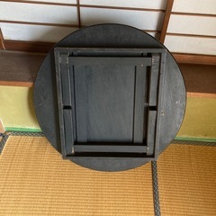 ひたちなか市三反田にある折り畳み脚の丸テーブルレトロなの画像