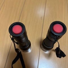 さいたま市内であれば無料で届けます！ LED懐中電灯 フラッシュライト ハンディライト 強力 軍用 【LE2050/高輝度/18650と単四電池対応/ズーム式/の画像