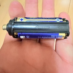 さいたま市内であれば無料で届けます！ LED懐中電灯 フラッシュライト ハンディライト 強力 軍用 【LE2050/高輝度/18650と単四電池対応/ズーム式/の画像