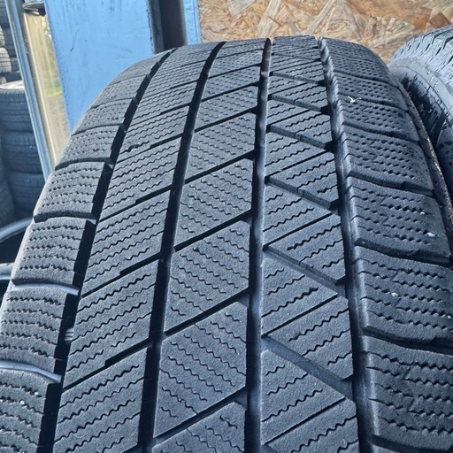 バリ山　BRIDGESTONE ブリヂストン　ブリジストン　VRX2 215/60R17 スタッドレス　タイヤ　2022年製　17イン