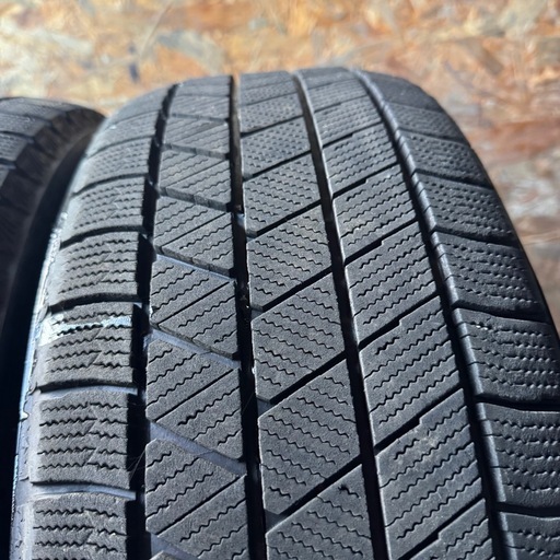 バリ山　BRIDGESTONE ブリヂストン　ブリジストン　VRX2 215/60R17 スタッドレス　タイヤ　2022年製　17イン
