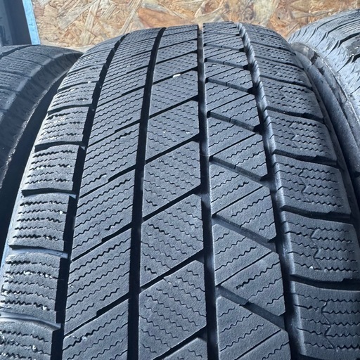 バリ山　BRIDGESTONE ブリヂストン　ブリジストン　VRX2 215/60R17 スタッドレス　タイヤ　2022年製　17イン