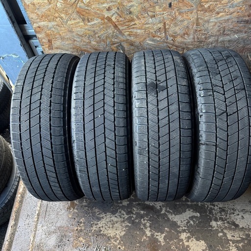 バリ山　BRIDGESTONE ブリヂストン　ブリジストン　VRX2 215/60R17 スタッドレス　タイヤ　2022年製　17インチ