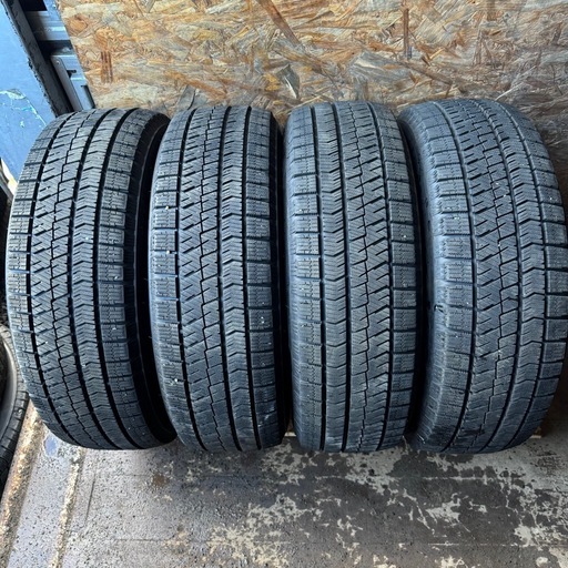 極上タイヤ　BRIDGESTONE ブリヂストン　ブリジストン　VRX2 195/65R15 スタッドレス　タイヤ　2022年製　15インチ