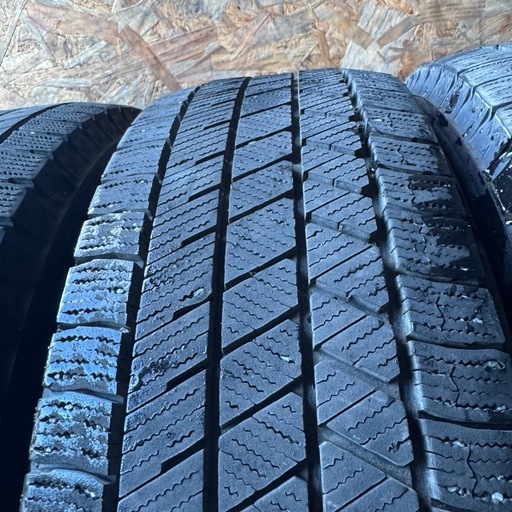 バリ山　BRIDGESTONE ブリヂストン　ブリジストン　VRX3 185/65R15 スタッドレス　タイヤ　2023年製　15イン
