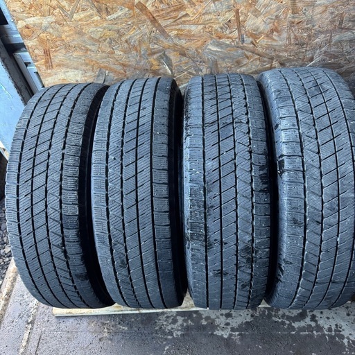 バリ山　BRIDGESTONE ブリヂストン　ブリジストン　VRX3 185/65R15 スタッドレス　タイヤ　2023年製　15インチ