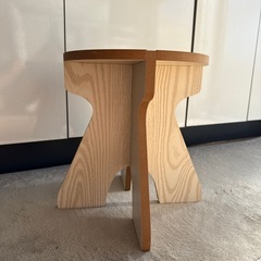 組み立て すスツールの画像