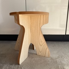 組み立て すスツールの画像