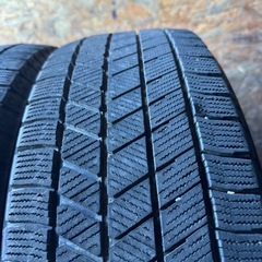 バリ山　BRIDGESTONE ブリヂストン　ブリジストン　VRX3 195/60R17 スタッドレス　タイヤ　2021年製　17インチの画像