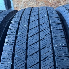 バリ山　BRIDGESTONE ブリヂストン　ブリジストン　VRX3 195/60R17 スタッドレス　タイヤ　2021年製　17インチの画像