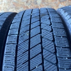 バリ山　BRIDGESTONE ブリヂストン　ブリジストン　VRX3 195/60R17 スタッドレス　タイヤ　2021年製　17インチの画像