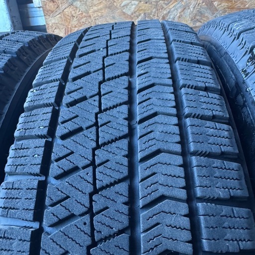 バリ山　BRIDGESTONE ブリヂストン　ブリジストン　VRX2 175/65R15 スタッドレス　タイヤ　2022年製 15イン