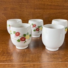 お花の湯呑みの画像