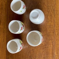お花の湯呑みの画像