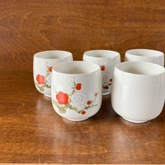 梅の湯呑みの画像