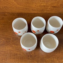 梅の湯呑みの画像