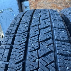 バリ山　BRIDGESTONE ブリヂストン　ブリジストン　VRX2 165/65R14 スタッドレス　タイヤ　2018年製　14インチの画像