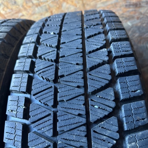 極上タイヤ　BRIDGESTONE ブリヂストン　ブリジストン　DM-V3 215/70R16 スタッドレス　タイヤ　2019年製　1