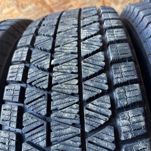 極上タイヤ　BRIDGESTONE ブリヂストン　ブリジストン　DM-V3 215/70R16 スタッドレス　タイヤ　2019年製　1