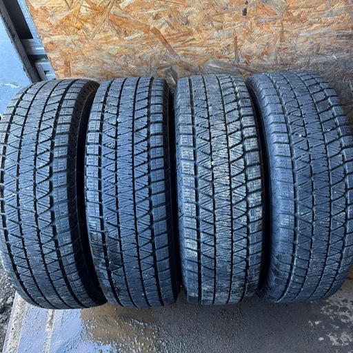 極上タイヤ　BRIDGESTONE ブリヂストン　ブリジストン　DM-V3 215/70R16 スタッドレス　タイヤ　2019年製　16インチ