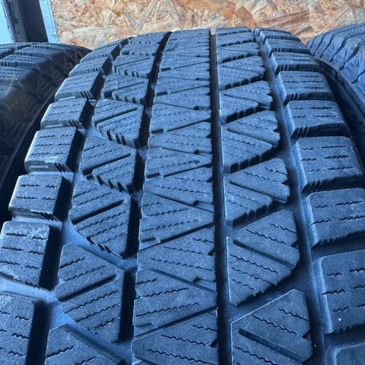 バリ山　BRIDGESTONE ブリヂストン　ブリジストン　DM-V3 215/70R16 スタッドレス　タイヤ　2019年製　16イ